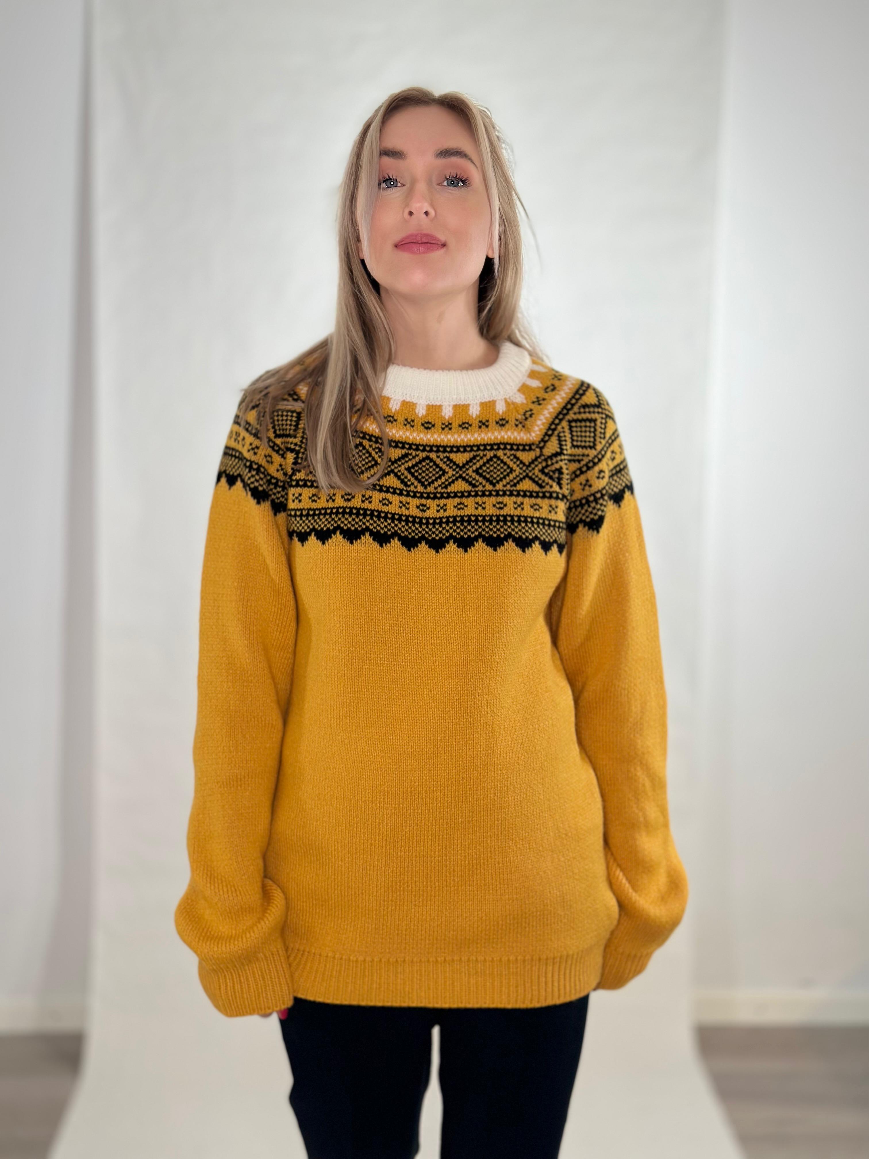 Alpakka-ullgenser i mørk, orange og hvit mønster